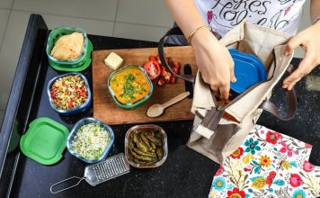 Tricks to create exciting, yet healthy lunch box for your kid’s school glass lunch box online